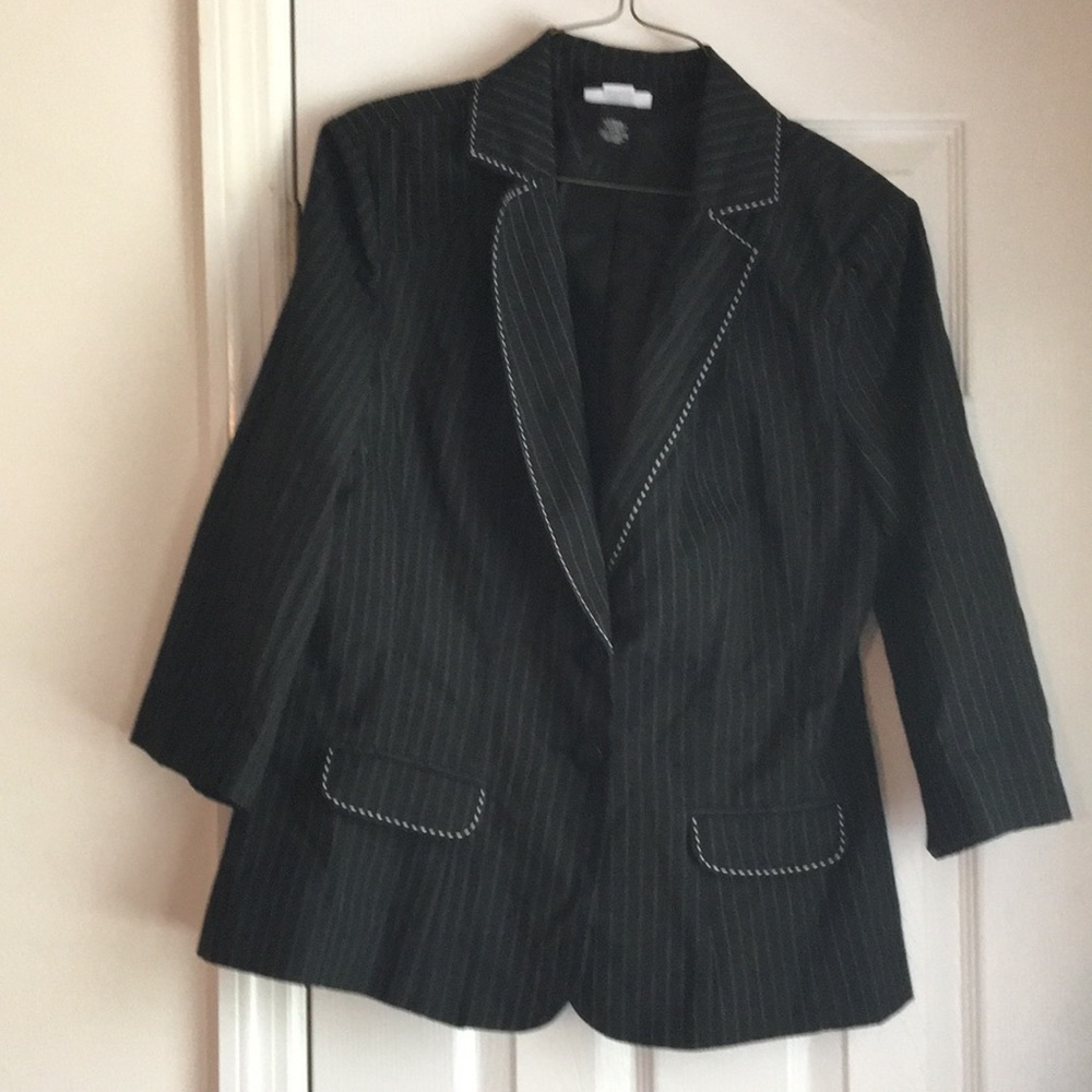 Black 3/4 sleeve length jacket